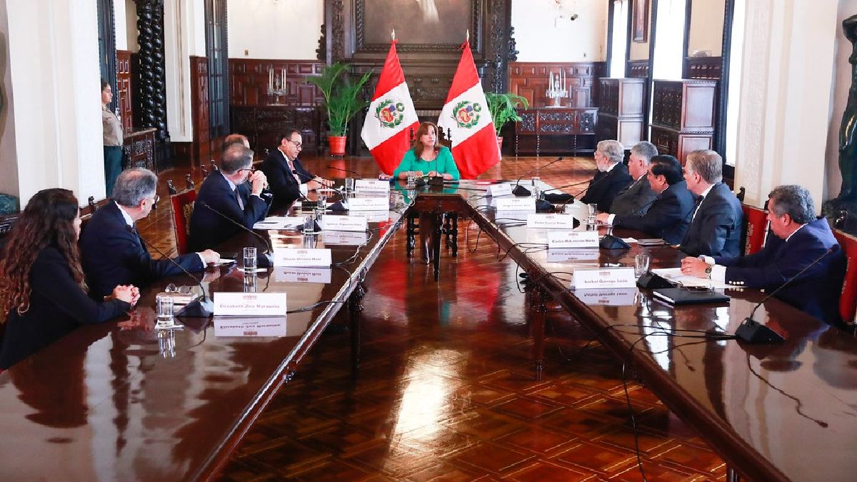 �ERNESTO BLUME FUE DESIGNADO PRESIDENTE DE LA COMISIÃ“N DE ASESORÃA CONSTITUCIONAL AL GOBIERNO