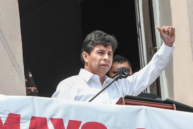 PRESIDENTE PEDRO CASTILLO RENUNCIÃ“ A PERÃš LIBRE DEBIDO A SU RESPONSABILIDAD CON 33 MILLONES DE PERUANOS