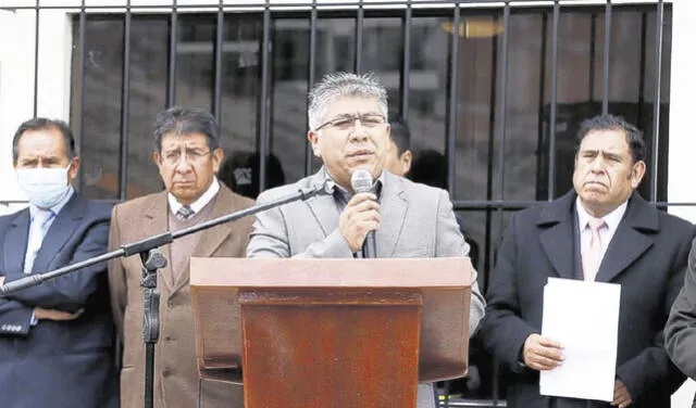 �CAMBIAN FUNCIONARIOS DEL GOBIERNO REGIONAL DE CUSCO POR NO CUMPLIR REQUISITOS