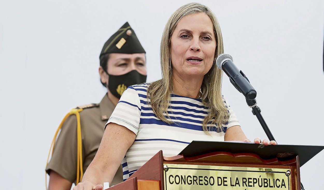 �IPD CEDIÃ“ A MARÃA DEL CARMEN ALVA ACCESO A PALCO EN PARTIDO DE PERÃš CONTRA PARAGUAY