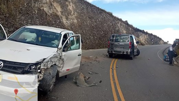 �CONDUCTORES DE DOS CAMIONETAS RESULTAN HERIDOS TRAS PROTAGONIZAR CHOQUE EN SANTA MARÃA DE CHICMO