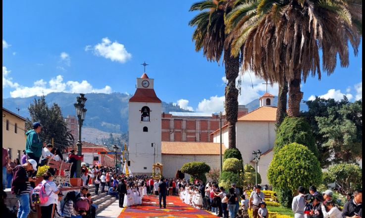 ABANCAY VIVIÃ“ CON RELIGIOSIDAD LA PROCESIÃ“N DEL CORPUS CRHISTI