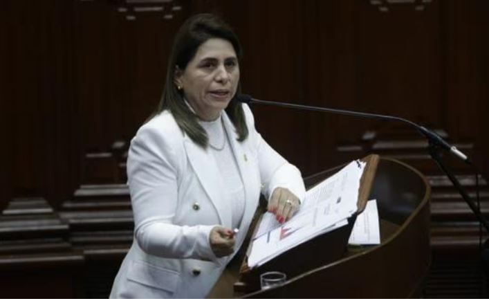 DESIGNAN A ROSA GUTIÃ‰RREZ COMO PRESIDENTA EJECUTIVA DE ESSALUD