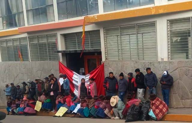 POBLADORES DE CHAMPACCOCHA EXIGEN A LA MUNICIPALIDAD DE ANDAHUAYLAS RECONOCER NUEVO ALCALDE