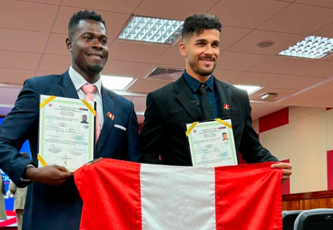 JUGADORES DE LOS CHANKAS RECIBEN OFICIALMENTE LA NACIONALIDAD PERUANA