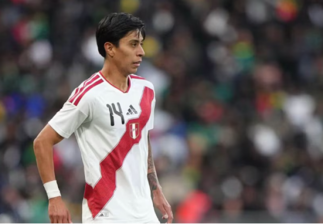 UN GUERRERO CHANKA EN PARÍS: ADRIÁN QUIROZ DEBUTÓ CON PERÚ Y ESTUVO CERCA DEL GOL