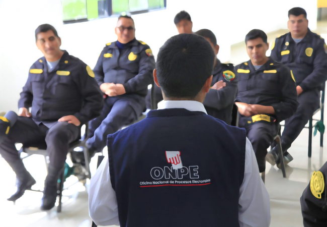 ODPE ANDAHUAYLAS CAPACITA A LA PNP EN EDUCACIÓN ELECTORAL EN APURÍMAC