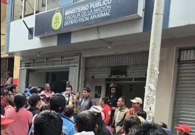 CONSTRUCCIÓN CIVIL REALIZA MARCHA POR JUSTICIA TRAS ASESINATO DE UNO DE SUS AFILIADOS EN ABANCAY
