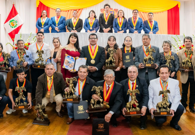 ANDAHUAYLAS RINDE HOMENAJE A CIUDADANOS ILUSTRES QUE MARCARON LA HISTORIA Y EL DESARROLLO DE LA PROVINCIA
